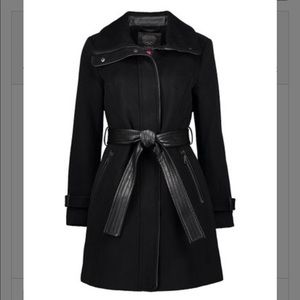 BNWT Vince Camuto Coat (Large)